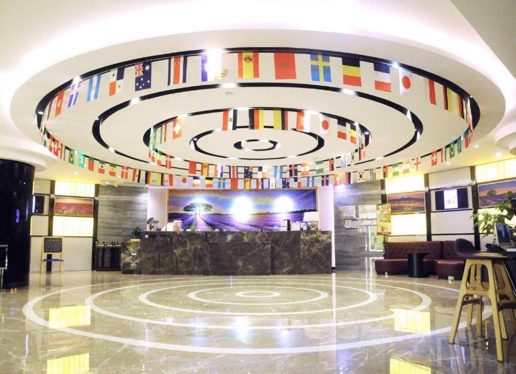 Lavande Hotel Guangzhou Shangxiajiu Pedestrian Street Hualin Temple Metro Station Exterior photo