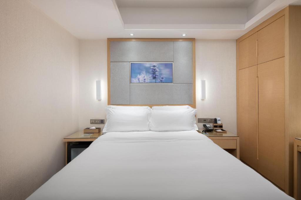 Lavande Hotel Guangzhou Shangxiajiu Pedestrian Street Hualin Temple Metro Station Exterior photo