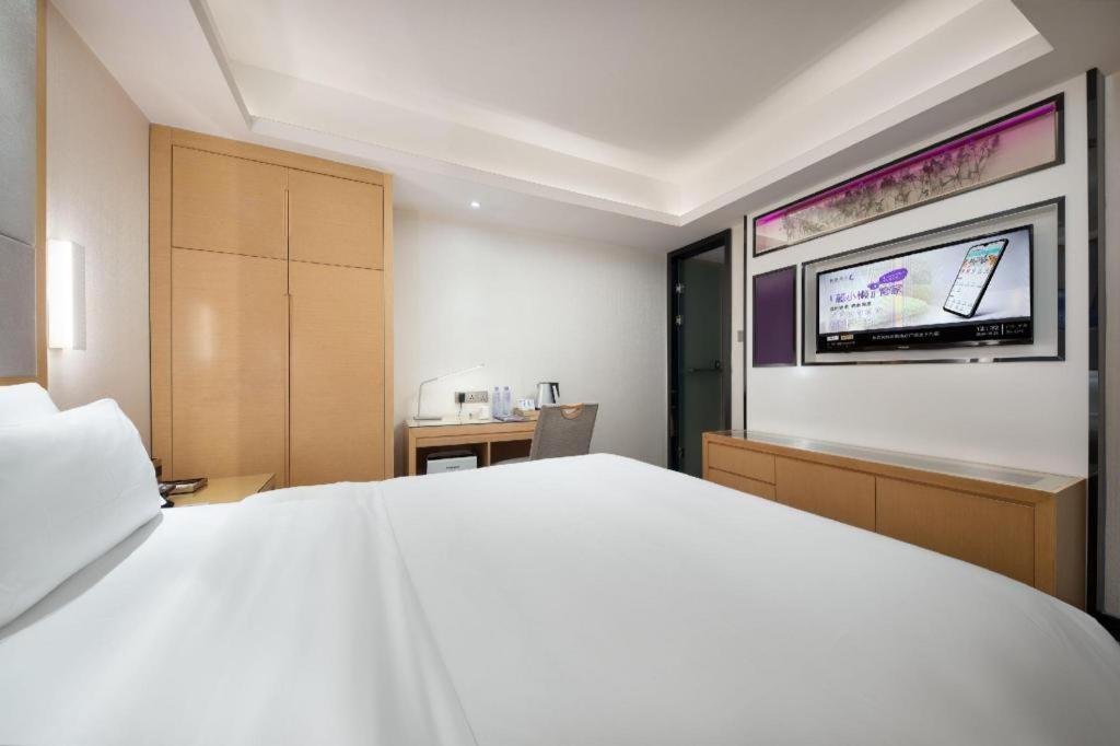 Lavande Hotel Guangzhou Shangxiajiu Pedestrian Street Hualin Temple Metro Station Exterior photo