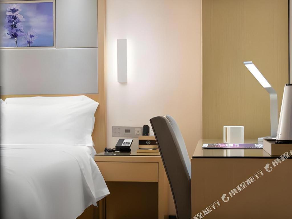 Lavande Hotel Guangzhou Shangxiajiu Pedestrian Street Hualin Temple Metro Station Exterior photo