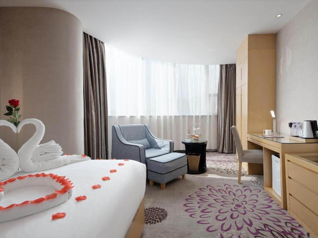 Lavande Hotel Guangzhou Shangxiajiu Pedestrian Street Hualin Temple Metro Station Exterior photo