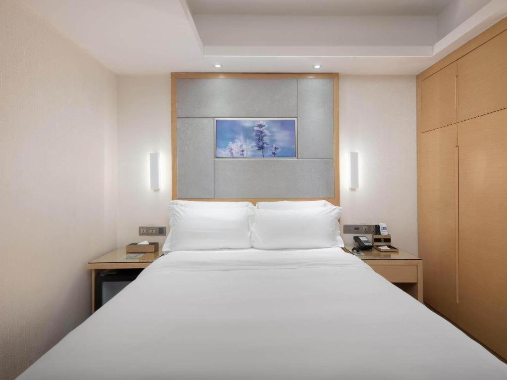 Lavande Hotel Guangzhou Shangxiajiu Pedestrian Street Hualin Temple Metro Station Exterior photo
