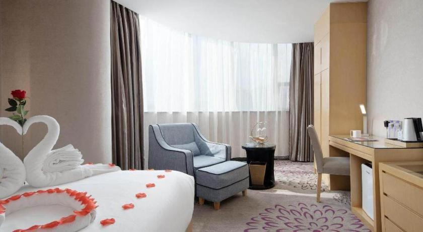 Lavande Hotel Guangzhou Shangxiajiu Pedestrian Street Hualin Temple Metro Station Exterior photo