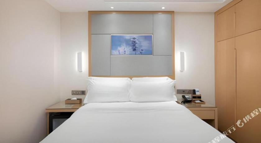 Lavande Hotel Guangzhou Shangxiajiu Pedestrian Street Hualin Temple Metro Station Exterior photo