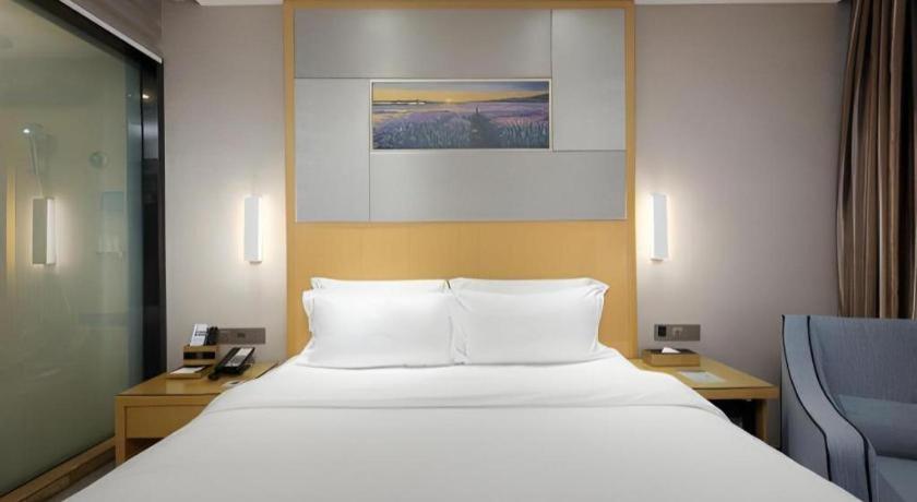 Lavande Hotel Guangzhou Shangxiajiu Pedestrian Street Hualin Temple Metro Station Exterior photo
