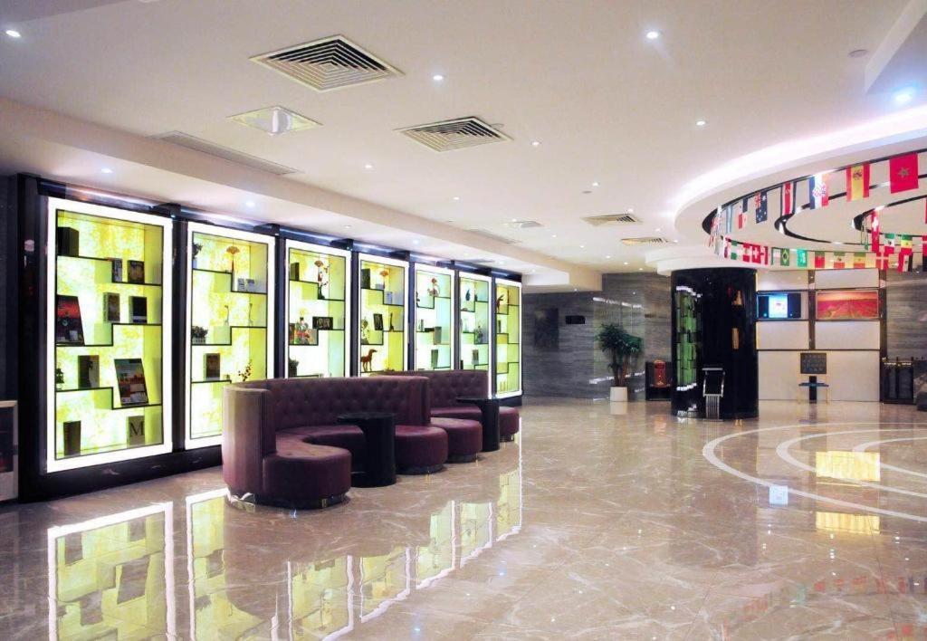 Lavande Hotel Guangzhou Shangxiajiu Pedestrian Street Hualin Temple Metro Station Exterior photo